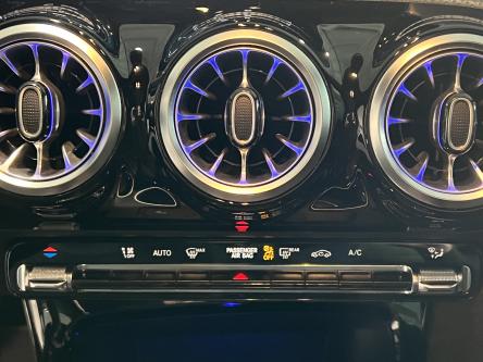 MERCEDES-BENZ CLA 180 AMG Panorma, Night Pack, Led, Pdc
