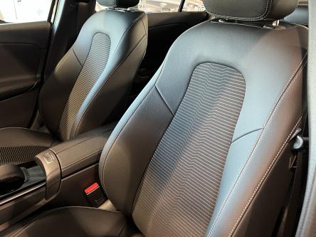 MERCEDES-BENZ A 180 Progressive Trekhaak, DAB, Mbux, Led