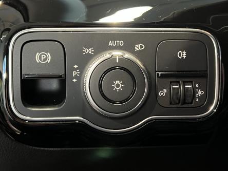 MERCEDES-BENZ A 180 Progressive Trekhaak, DAB, Mbux, Led