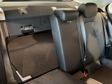 MERCEDES-BENZ A 180 Progressive Trekhaak, DAB, Mbux, Led