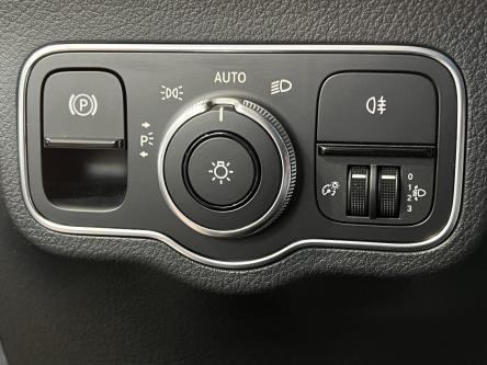 MERCEDES-BENZ B 180 Progressive Mbux, DAB, Spoorpakket