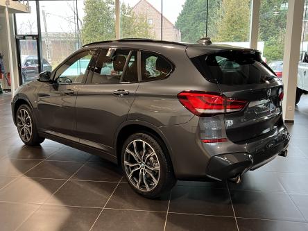 BMW X1 sDrive20i M-Pack Panorama, Head-Up Display, Trekhaak, Led