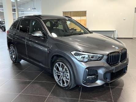 BMW X1 sDrive20i M-Pack Panorama, Head-Up Display, Trekhaak, Led