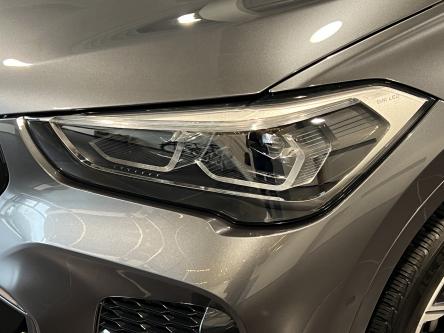 BMW X1 sDrive20i M-Pack Panorama, Head-Up Display, Trekhaak, Led