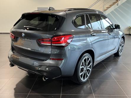BMW X1 sDrive20i M-Pack Panorama, Head-Up Display, Trekhaak, Led