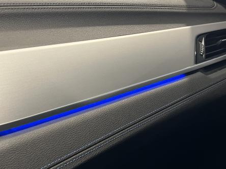 BMW X1 sDrive20i M-Pack Panorama, Head-Up Display, Trekhaak, Led
