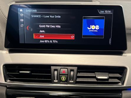 BMW X1 sDrive20i M-Pack Panorama, Head-Up Display, Trekhaak, Led