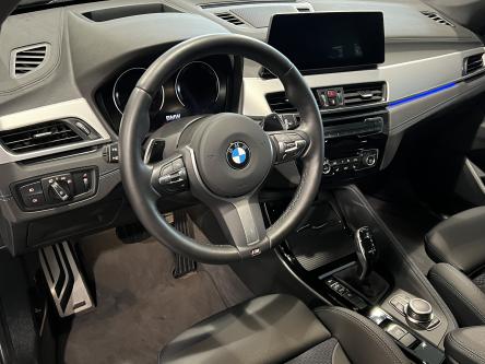 BMW X1 sDrive20i M-Pack Panorama, Head-Up Display, Trekhaak, Led
