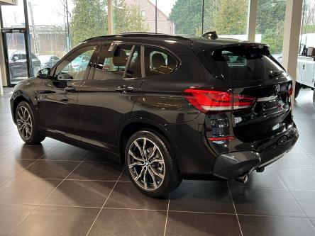 BMW X1 sDrive18i M-Pack Panorama, Head-Up Display, Trekhaak, Led