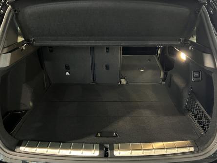 BMW X1 sDrive18i M-Pack Panorama, Head-Up Display, Trekhaak, Led
