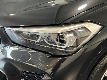 BMW X1 sDrive18i M-Pack Panorama, Head-Up Display, Trekhaak, Led