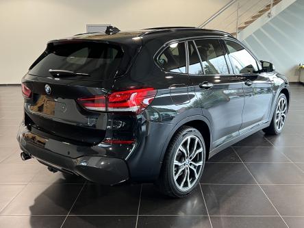 BMW X1 sDrive18i M-Pack Panorama, Head-Up Display, Trekhaak, Led