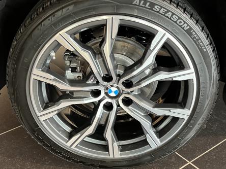 BMW X1 sDrive18i M-Pack Panorama, Head-Up Display, Trekhaak, Led