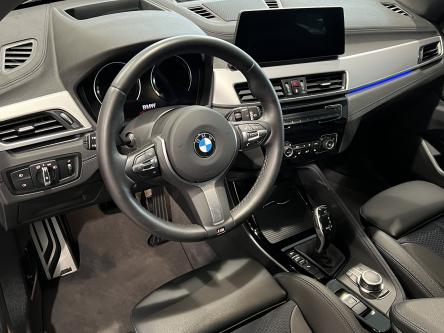 BMW X1 sDrive18i M-Pack Panorama, Head-Up Display, Trekhaak, Led