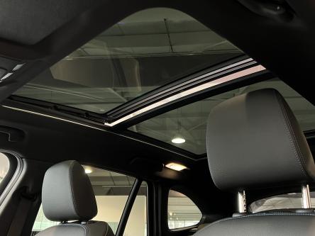 BMW X1 sDrive18i M-Pack Panorama, Head-Up Display, Trekhaak, Led
