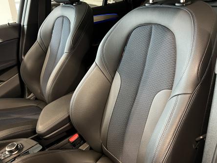 BMW X1 sDrive18i M-Pack Panorama, Head-Up Display, Trekhaak, Led