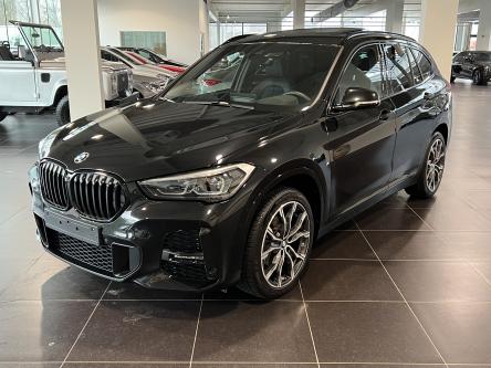 BMW X1 sDrive18i M-Pack Panorama, Head-Up Display, Trekhaak, Led