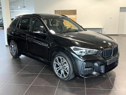 BMW X1 sDrive18i M-Pack Panorama, Head-Up Display, Trekhaak, Led
