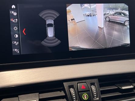 BMW X1 sDrive18i M-Pack Panorama, Head-Up Display, Trekhaak, Led