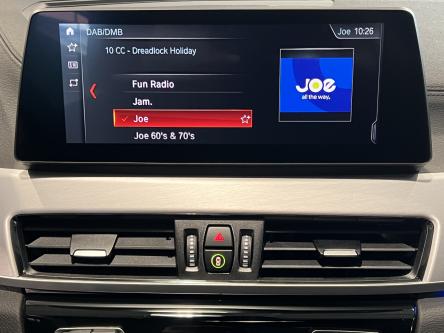 BMW X1 sDrive18i M-Pack Panorama, Head-Up Display, Trekhaak, Led