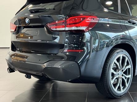 BMW X1 sDrive18i M-Pack Panorama, Head-Up Display, Trekhaak, Led