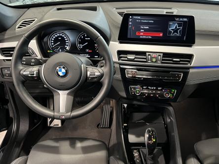 BMW X1 sDrive18i M-Pack Panorama, Head-Up Display, Trekhaak, Led