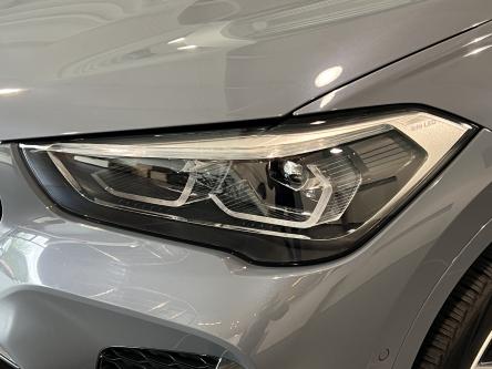 BMW X1 sDrive18i M-Pack Panorama, Head-Up Display, Trekhaak, Led