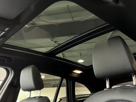 BMW X1 sDrive18i M-Pack Panorama, Head-Up Display, Trekhaak, Led