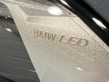 BMW X1 sDrive18i M-Pack Panorama, Head-Up Display, Trekhaak, Led