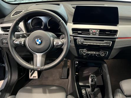 BMW X1 sDrive18i M-Pack Panorama, Head-Up Display, Trekhaak, Led