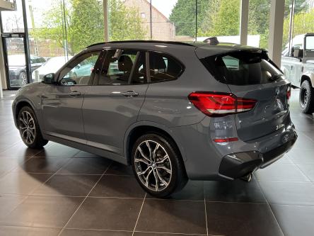 BMW X1 sDrive18i M-Pack Panorama, Head-Up Display, Trekhaak, Led