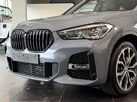 BMW X1 sDrive18i M-Pack Panorama, Head-Up Display, Trekhaak, Led