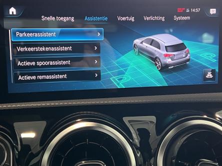 MERCEDES-BENZ A 180 Progressive Panorama, Doedehoeks Assist, Led, DAB