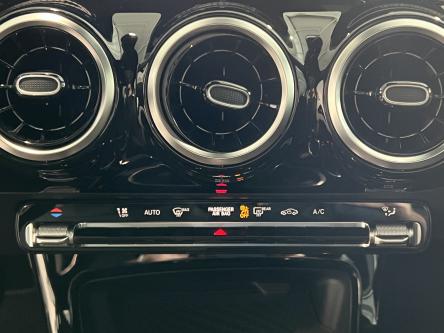 MERCEDES-BENZ A 180 Progressive Panorama, Doedehoeks Assist, Led, DAB