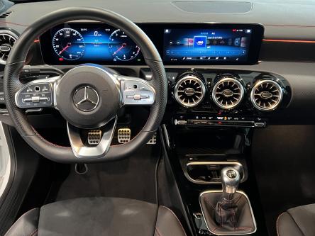 MERCEDES-BENZ CLA 180 AMG Panorama, Night Pack, Mbux, 19 Inch Alu, Led