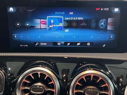 MERCEDES-BENZ CLA 180 AMG Panorama, Night Pack, Mbux, 19 Inch Alu, Led