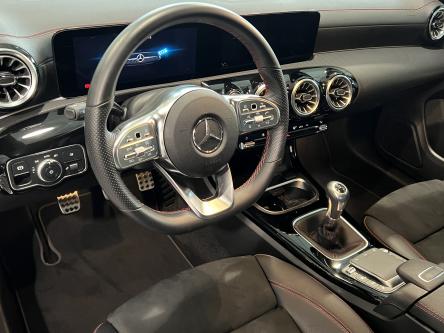 MERCEDES-BENZ CLA 180 AMG Panorama, Night Pack, Mbux, 19 Inch Alu, Led