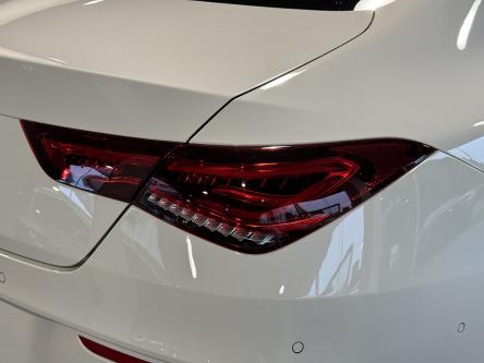 MERCEDES-BENZ CLA 180 Amg Night Pack, Panorama, Trekhaak, Mbux, Led