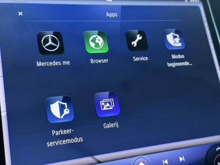 MERCEDES-BENZ EQE SUV 300 Advanced Panorama, Distronic, Burmester Sound, Digital Light