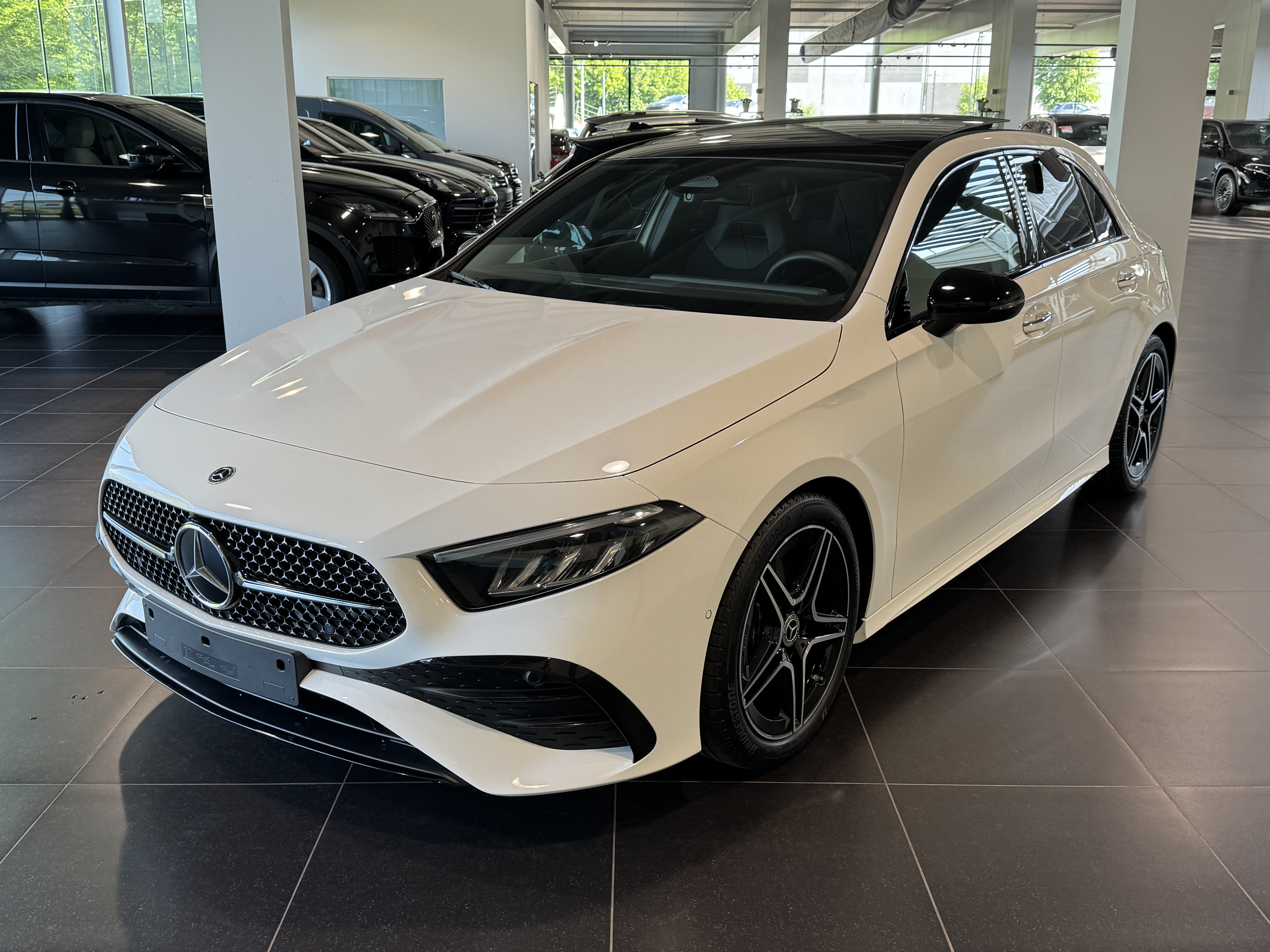MERCEDES-BENZ A 180 Amg Night Pack, Panorama, Mbux, Led, DAB