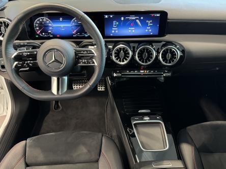 MERCEDES-BENZ A 180 Amg Night Pack, Panorama, Mbux, Led, DAB