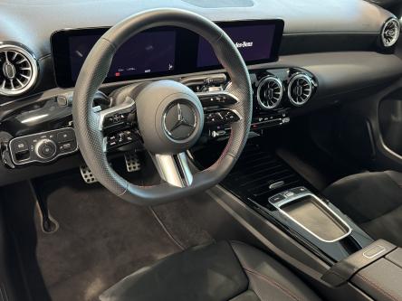 MERCEDES-BENZ A 180 Amg Night Pack, Panorama, Mbux, Led, DAB