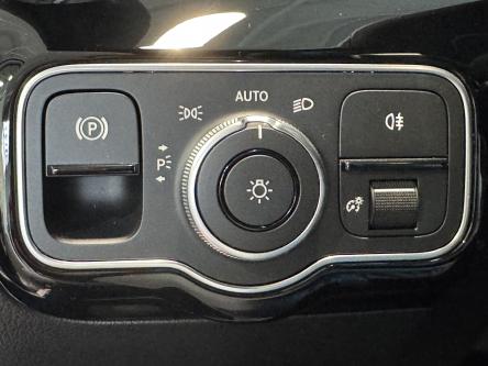 MERCEDES-BENZ A 180 Amg Night Pack, Panorama, Mbux, Led, DAB