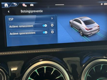 MERCEDES-BENZ CLA 180 AMG 
