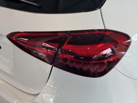 MERCEDES-BENZ A 180 Progressive Night Pack, Distronic, Camera, Mbux, Led