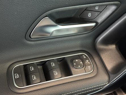 MERCEDES-BENZ A 180 Progressive Night Pack, Distronic, Camera, Mbux, Led