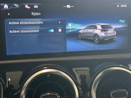 MERCEDES-BENZ A 180 Progressive Night Pack, Distronic, Camera, Mbux, Led