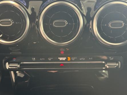 MERCEDES-BENZ A 180 Progressive Night Pack, Distronic, Camera, Mbux, Led
