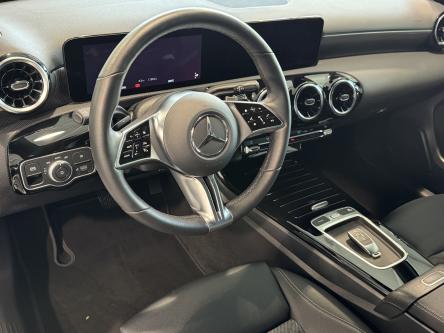 MERCEDES-BENZ A 180 Progressive Night Pack, Distronic, Camera, Mbux, Led