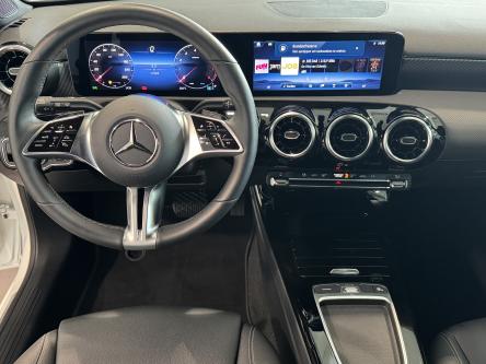 MERCEDES-BENZ A 180 Progressive Night Pack, Distronic, Camera, Mbux, Led